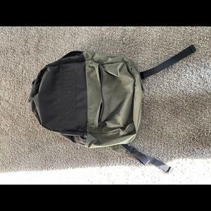 🌺5/$15!!! Reebok army green and black backpack